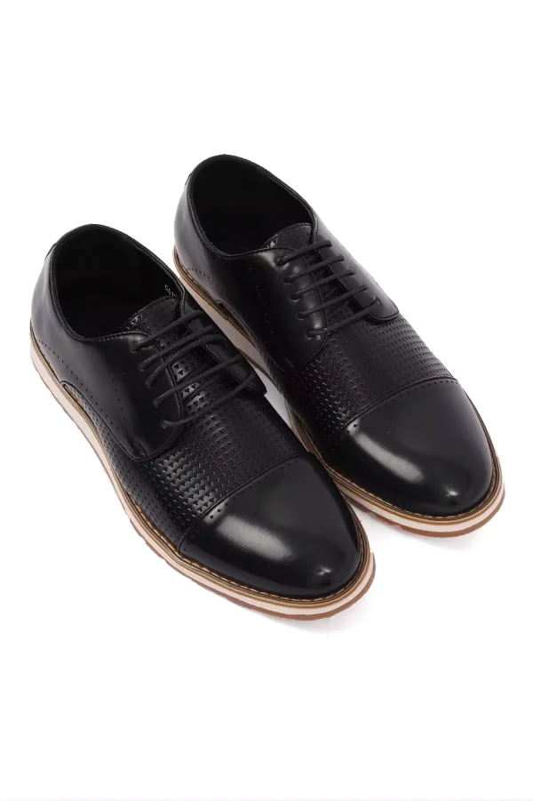 Brogue Shoes - Classic Design in Black