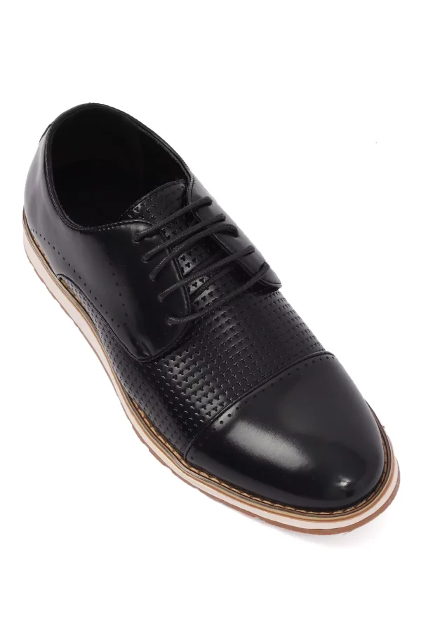 Brogue Shoes - Classic Design in Black