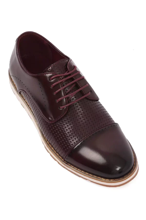 Brogue Shoes - Classic Design in Brown