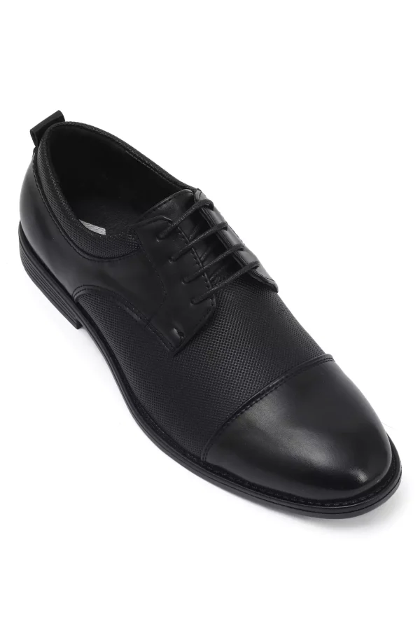 Lace-up Oxford Shoes in Black