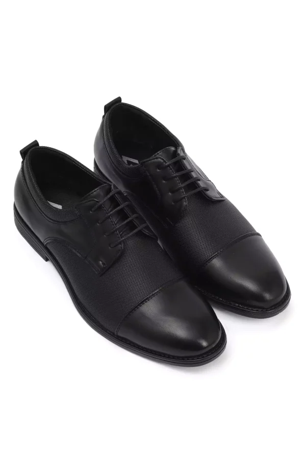 Lace-up Oxford Shoes in Black